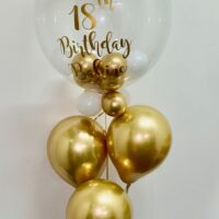 Gepersonaliseerde XL ballon met tros 3 gewone ballonnen