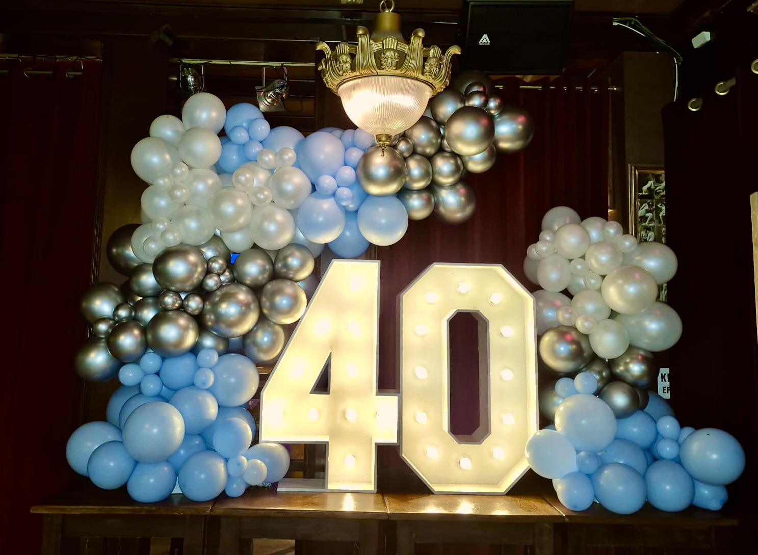 Dubbele led cijfers met luxe decoratie