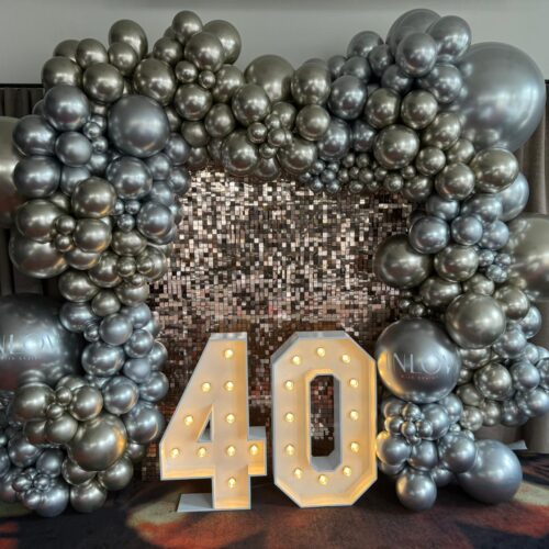 Dubbele led cijfers met luxe decoratie en shimmerwall